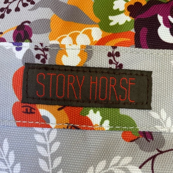 Storyhorse Large, floral duffel bag- barely used - Picture 4 of 4